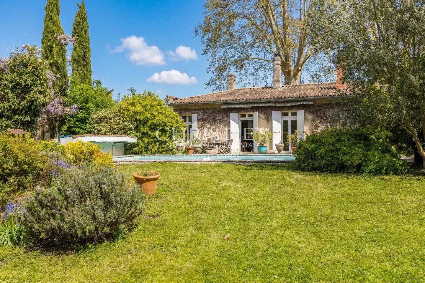 Maison 6 pièces 300 m² · à Blanquefort · 300 m² · 795 000 €
