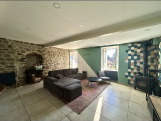 Maison à louer 901 € 5 pièces 3 chambres 90 m² 150 m² de terrain La Souche 07380