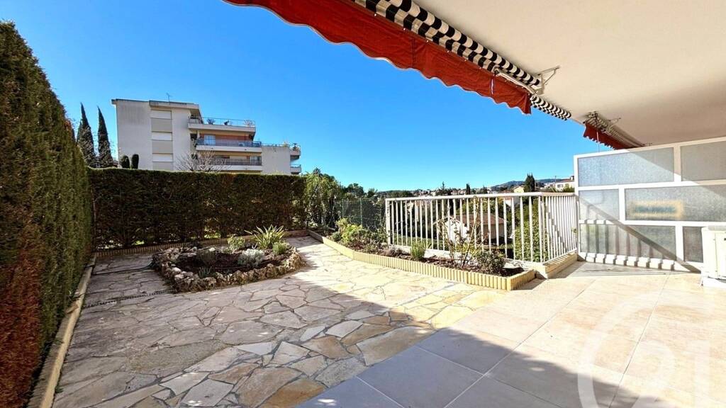 Appartement à louer 1 695 € 3 pièces 2 chambres 75,8 m² 1er étage Le Cannet 06110