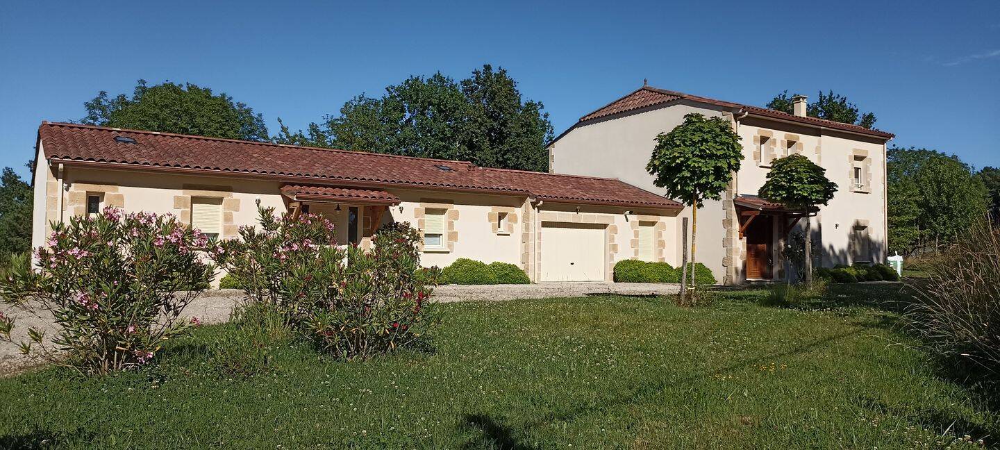 Maison 7 pièces 260 m² · à Thenon · 260 m² · 480 000 €
