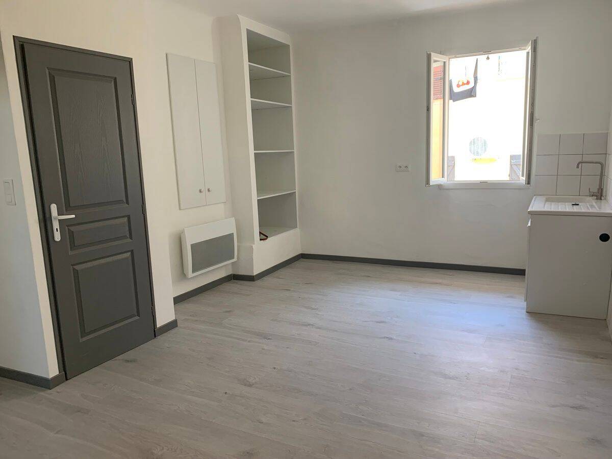 Appartement 1 pièce 35 m² · à Pierrefeu-du-Var · 34,8 m² · 533 €