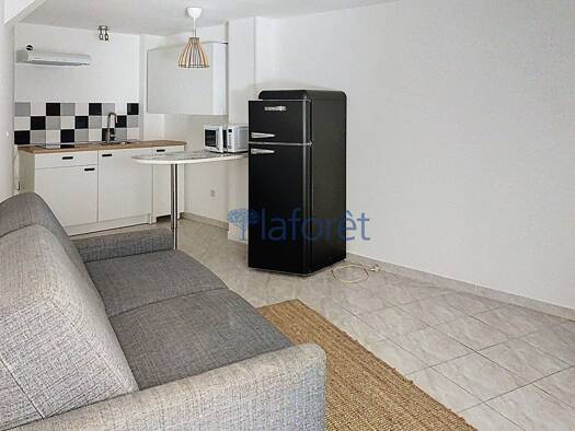 Appartement à louer 520 € 1 pièce 24 m² RDC Le Village La Garde 83130