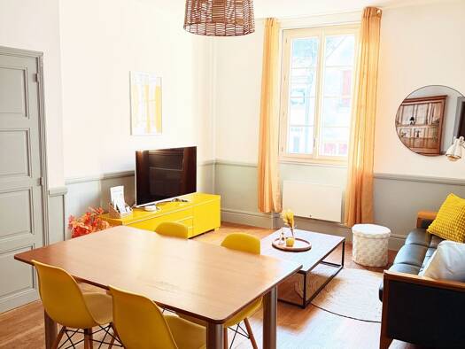 Appartement à louer 475 € 3 pièces 2 chambres 70 m² Étage 1/2 Sud Tonnerre 89700