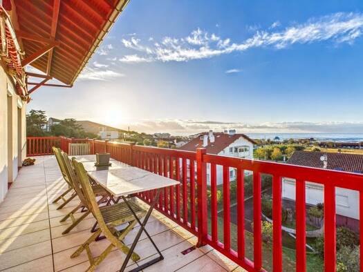 Duplex à vendre 1 360 000 € 5 pièces 4 chambres 137 m² RDC Mondeville-Chassin Anglet 64600