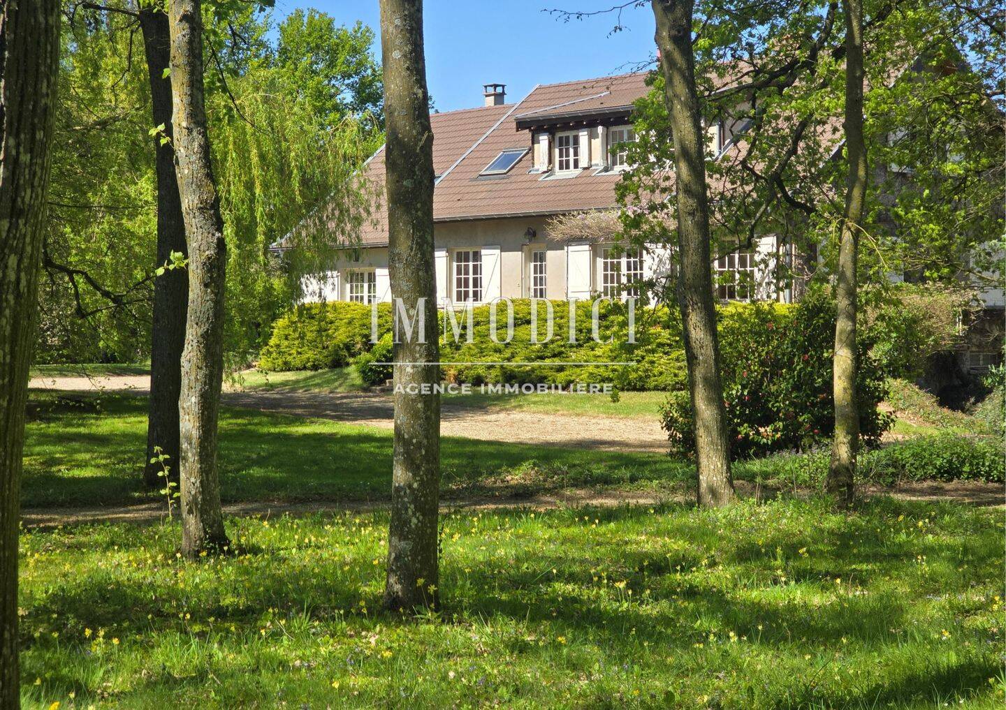 Maison 10 pièces 237 m² · à Garnerans · 237 m² · 498 000 €