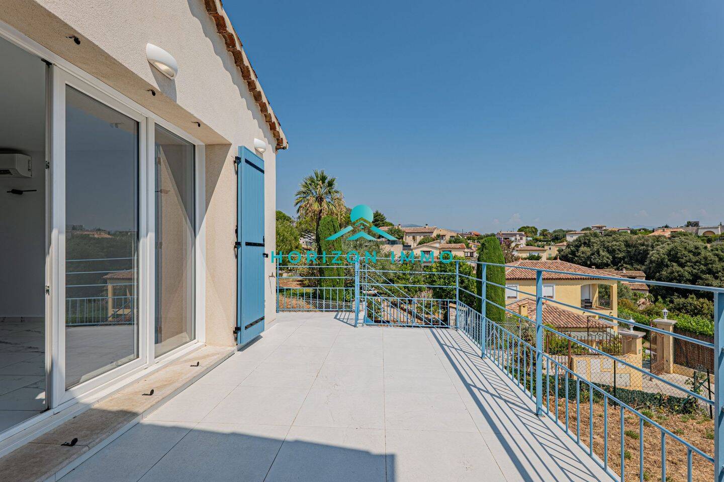 Maison 4 pièces 100 m² · à Saint-Laurent-du-Var · 100,4 m² · 2 700 €