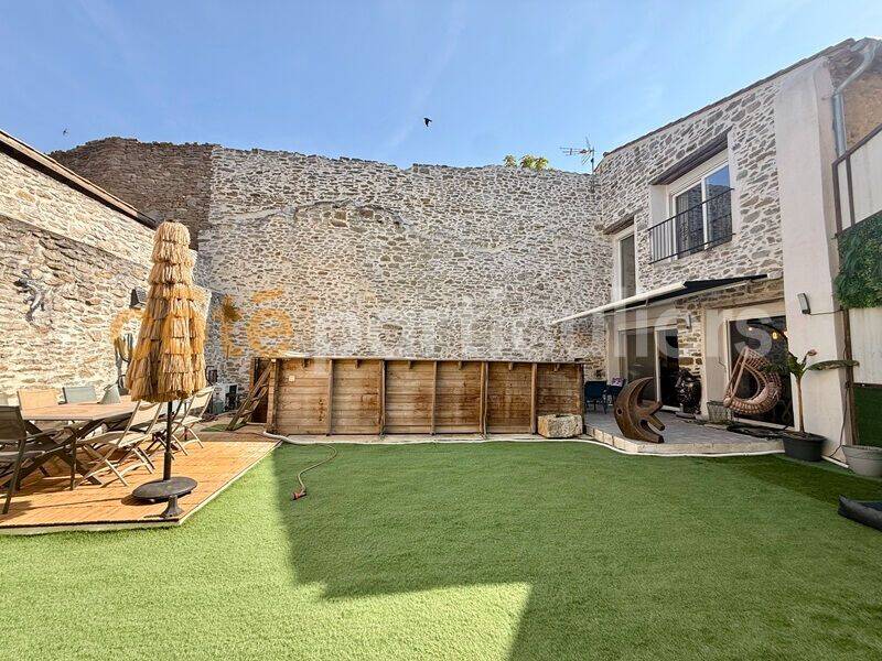 Maison 6 pièces 176 m² · à Trausse · 176 m² · 304 500 €