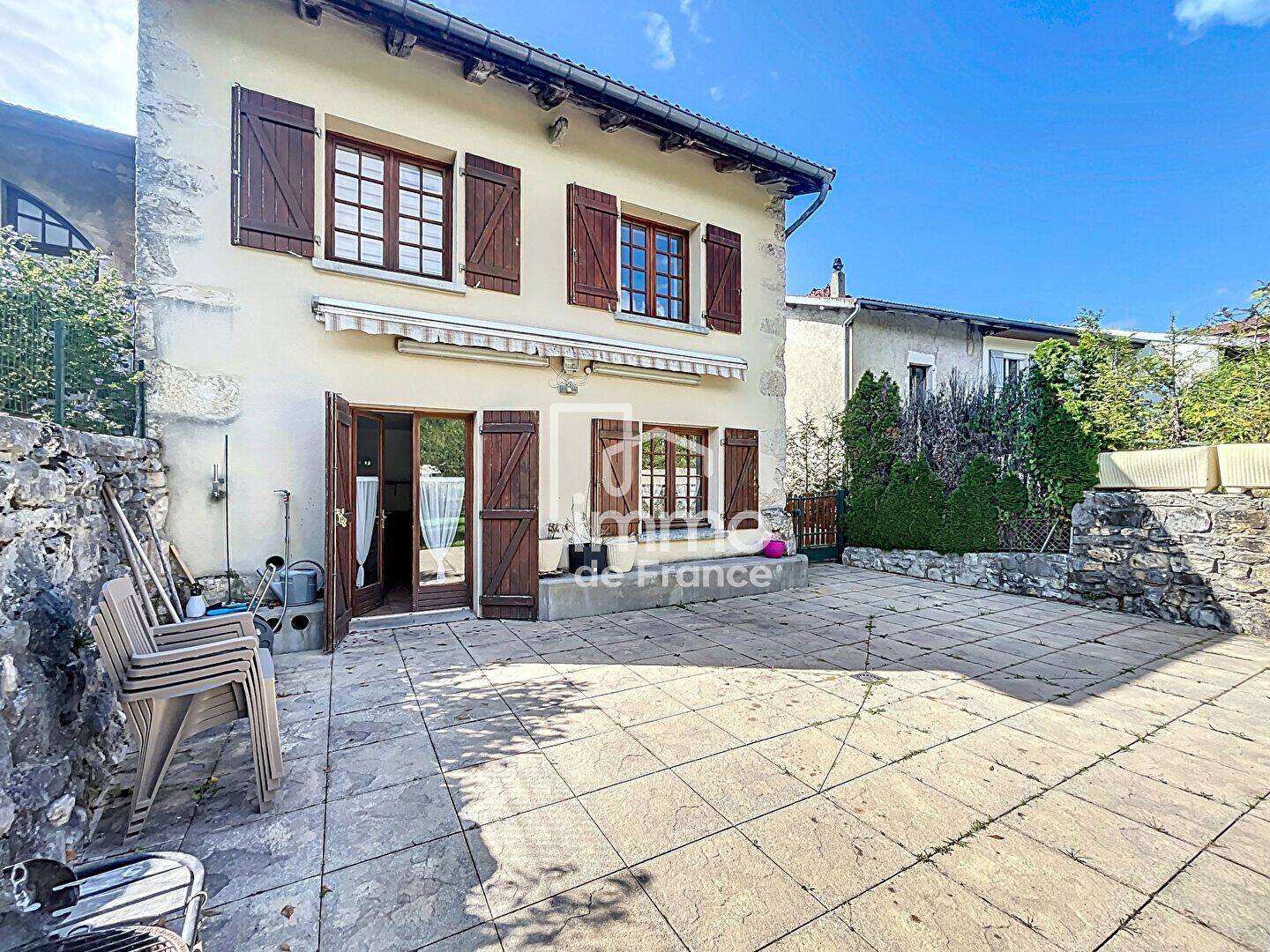 Maison 8 pièces 174 m² · à Oyonnax · 174 m² · 1 386 €/mois