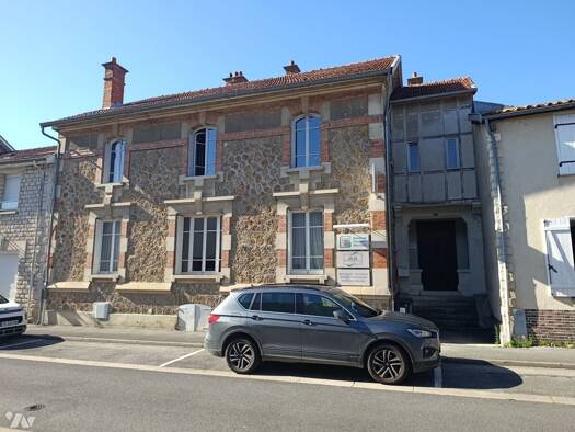 Maison à vendre 179 140 € 12 pièces 227 m² 490 m² de terrain Sainte-Menehould 51800
