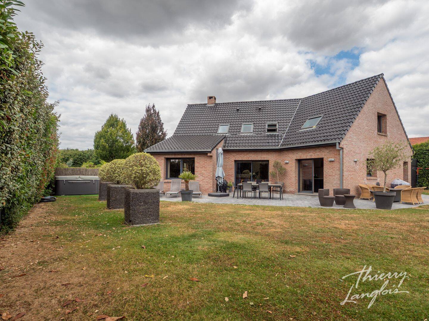Maison 10 pièces 210 m² · à Camphin-en-Pévèle · 210 m² · 990 000 €