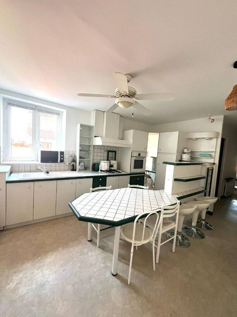 3 pièces 84 m² · à Saint-Symphorien-sur-Coise · 84 m² · 670 €