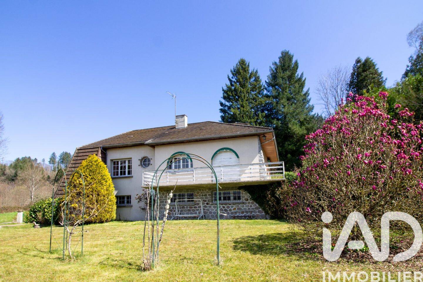 Maison 5 pièces 134 m² · à Olliergues · 134 m² · 148 000 €