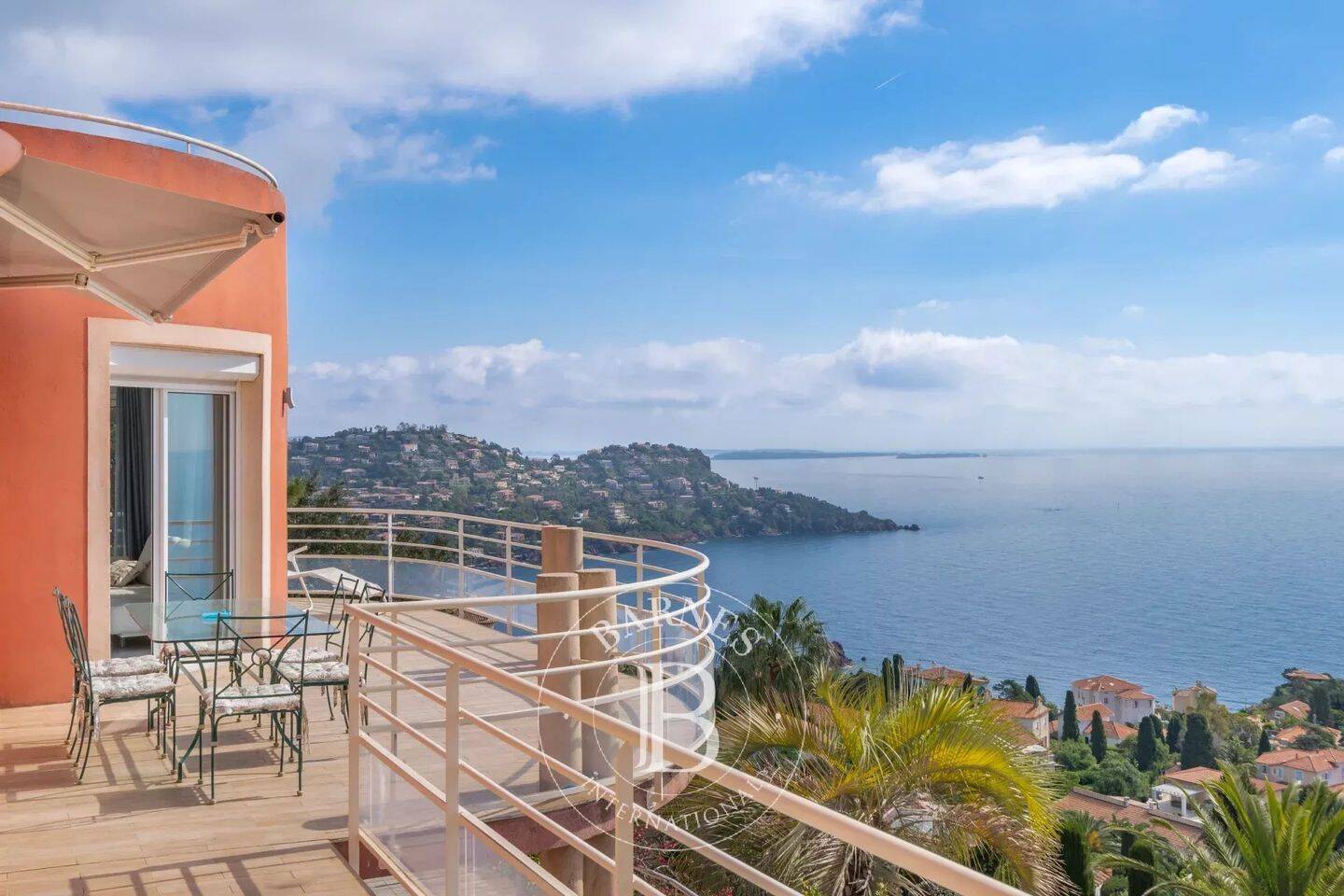 Maison 10 pièces 234 m² · à Théoule-sur-Mer · 234 m² · 2 750 000 €
