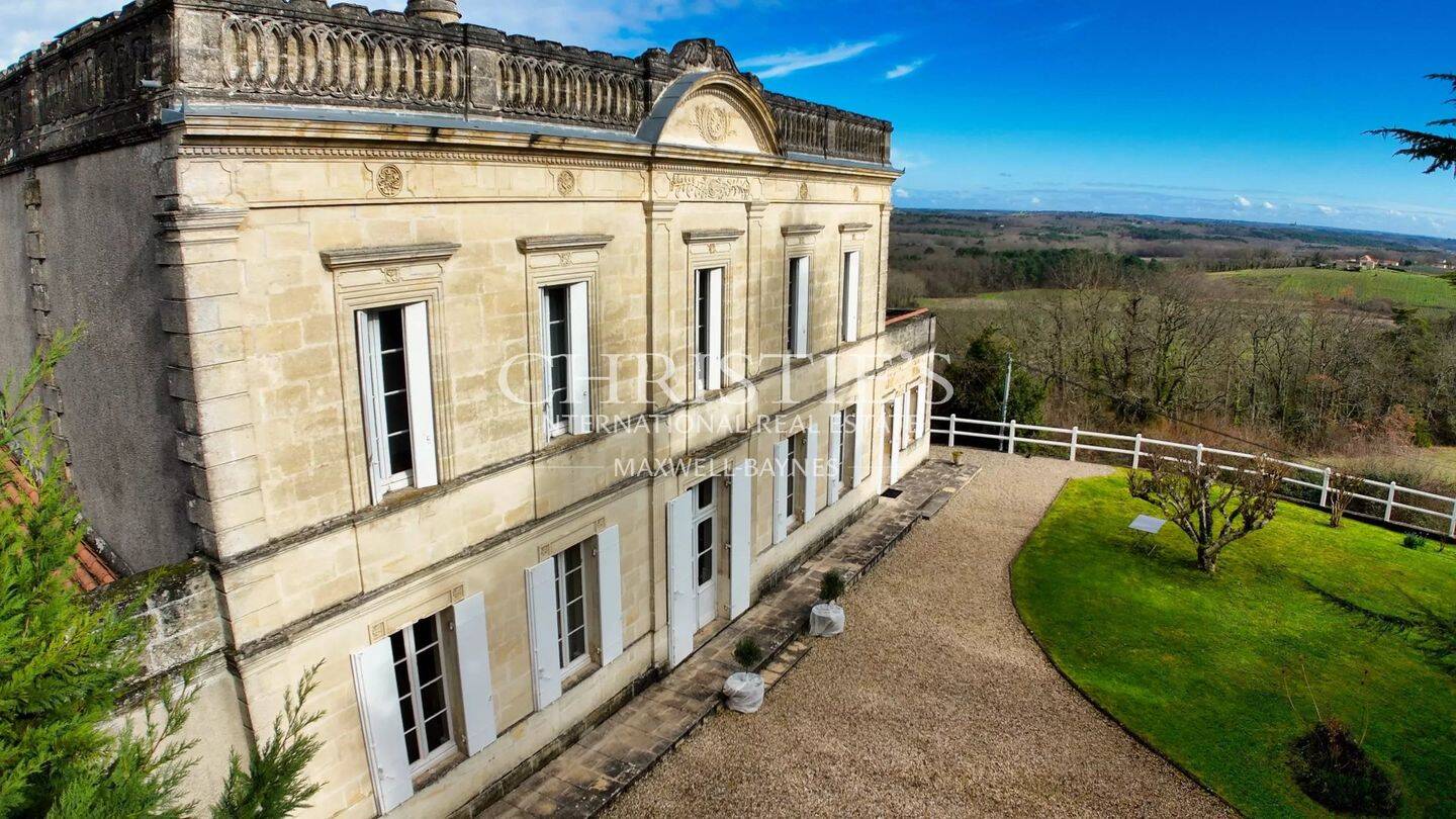 Maison 10 pièces 365 m² · à Saint-Émilion · 365 m² · 998 000 €