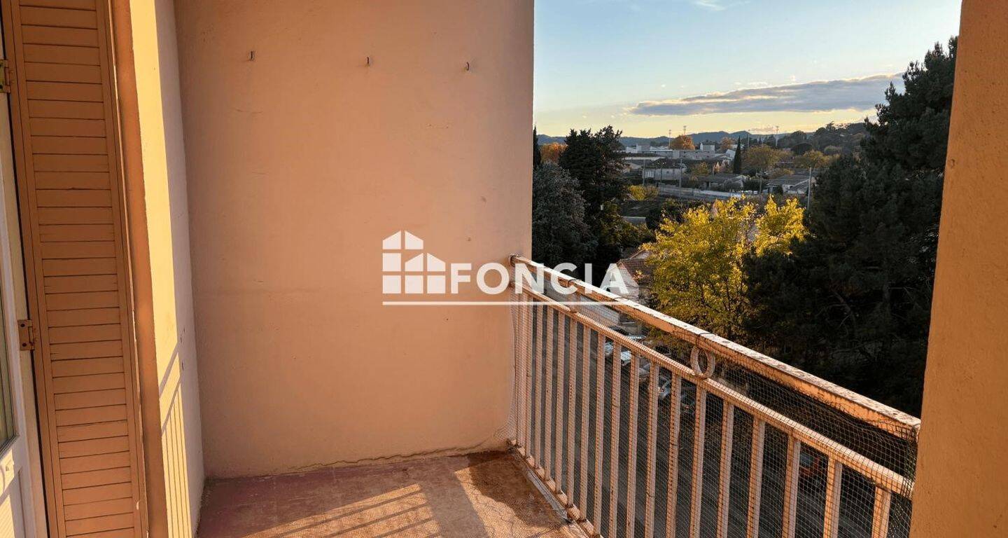 Appartement 4 pièces 81 m² · à Pont-Saint-Esprit · 80,8 m² · 68 000 €