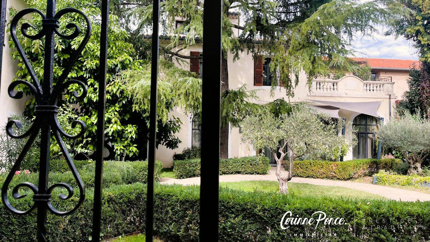Appartement 5 pièces 145 m² · à Nîmes · 145 m² · 495 000 €