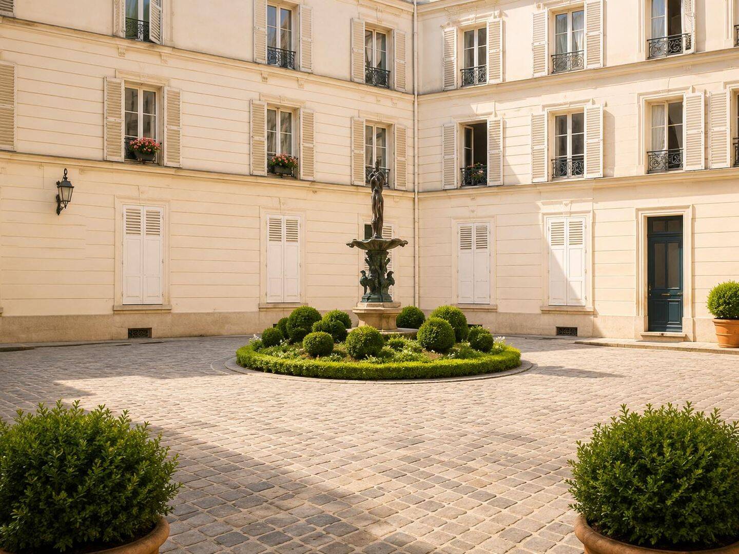 Appartement 5 pièces 200 m² · à Paris 8ème Arrondissement · 200 m² · 7 990 €
