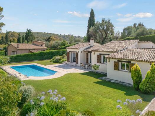 Maison de plain-pied à vendre 895 000 € 5 pièces 4 chambres 141 m² 1 268 m² de terrain Tourrettes-sur-Loup 06140