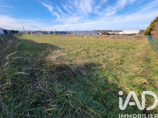 Terrain constructible à vendre 58 000 € 2 377 m² de terrain Ruffec 16700