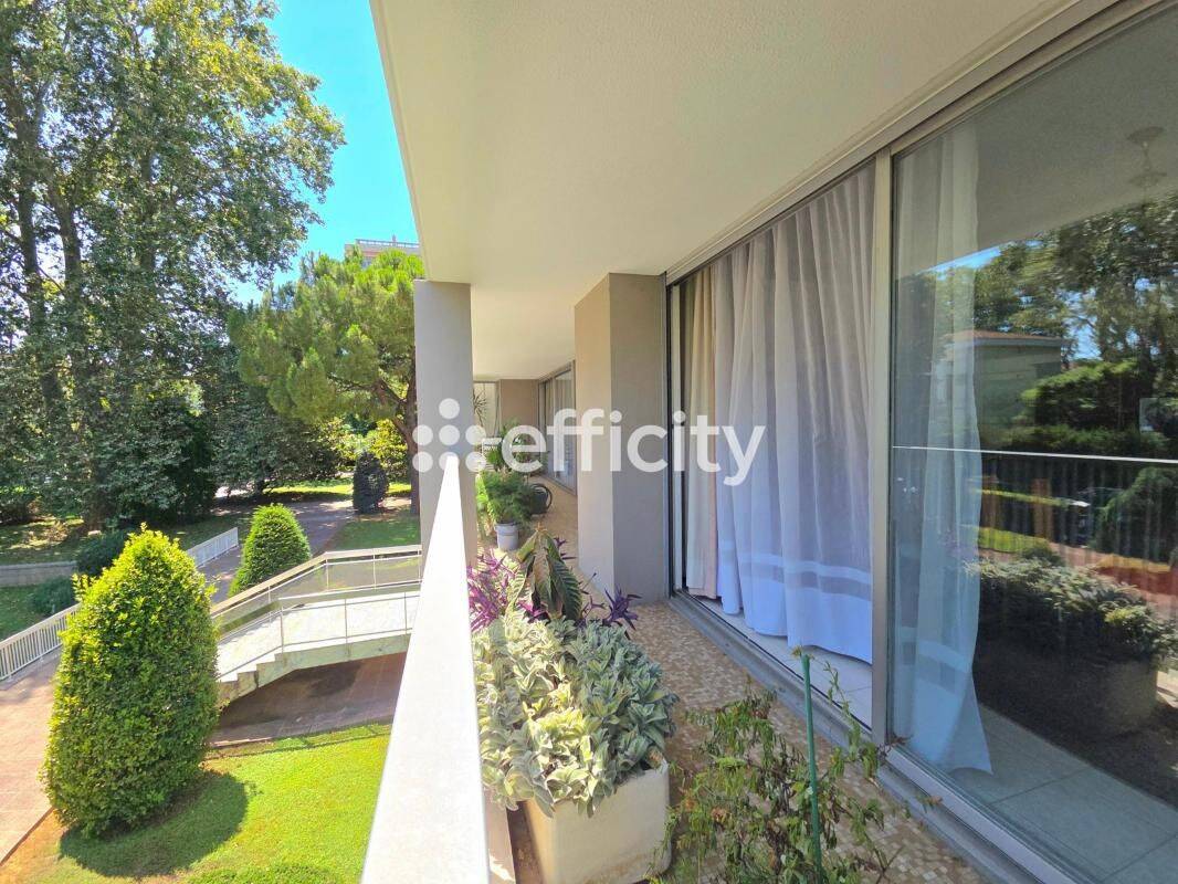 Appartement 4 pièces 145 m² · à Marseille 8ème Arrondissement · 145 m² · 700 000 €
