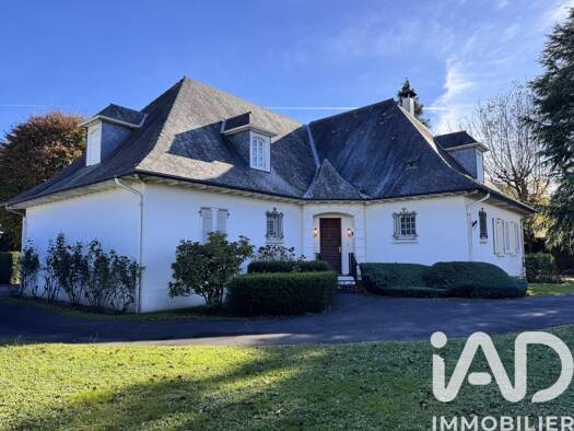 Maison à vendre 375 000 € 8 pièces 6 chambres 344 m² 1 876 m² de terrain Centre-Gare Lourdes 65100