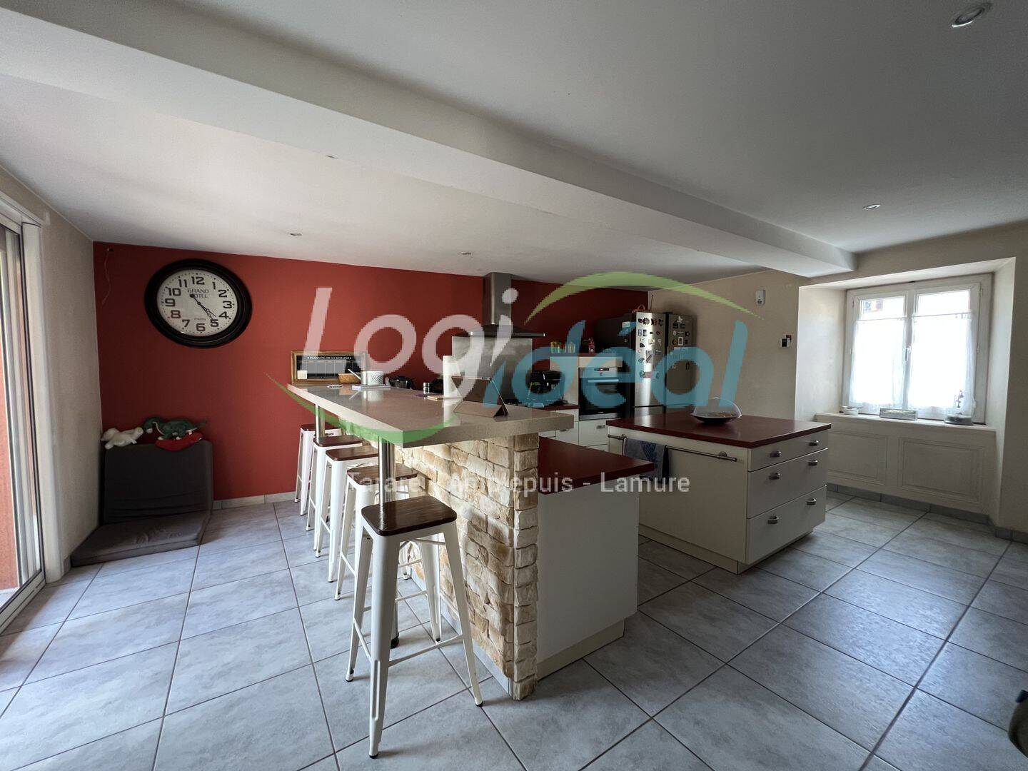 Maison 9 pièces 263 m² · à Cublize · 263 m² · 287 000 €