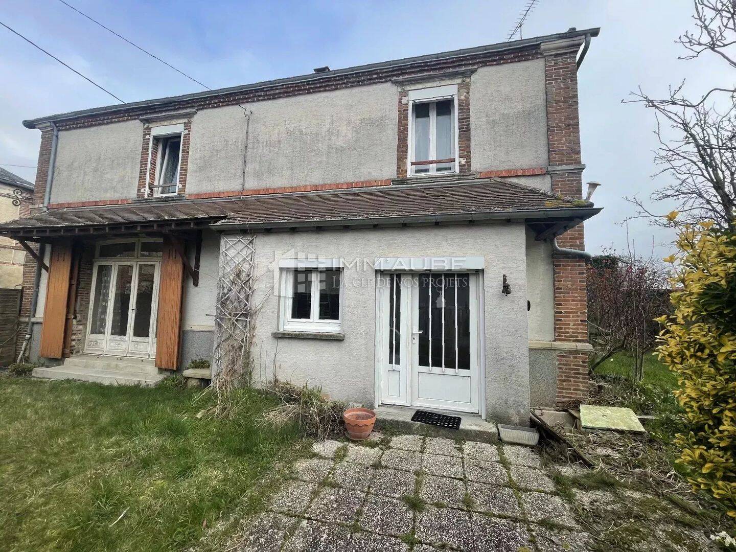 Maison 6 pièces 145 m² · à Marigny-le-Châtel · 145 m² · 130 000 €