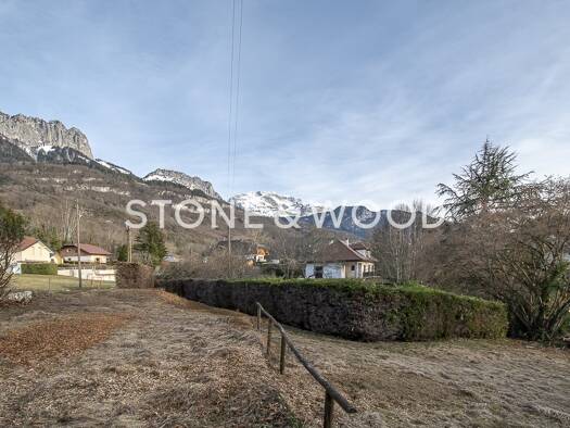 Terrain constructible à vendre 695 000 € 882 m² de terrain Talloires-Montmin 74290