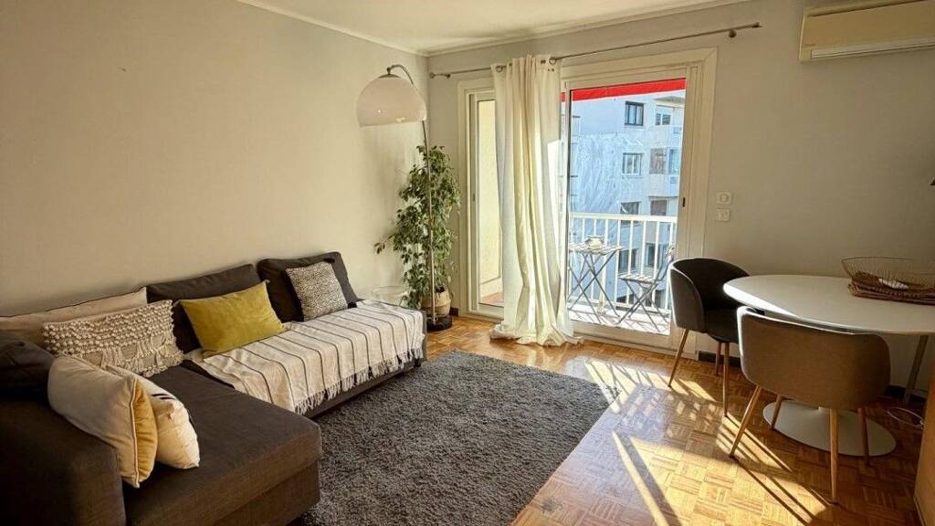Appartement à louer 1 460 € 3 pièces 2 chambres 68 m² 7ème étage Vauban Marseille 6ème arrondissement 13006