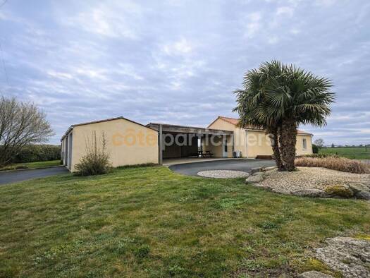 Maison de plain-pied à vendre 314 000 € 5 pièces 3 chambres 110 m² 1 579 m² de terrain La Boissière-de-Montaigu 85600