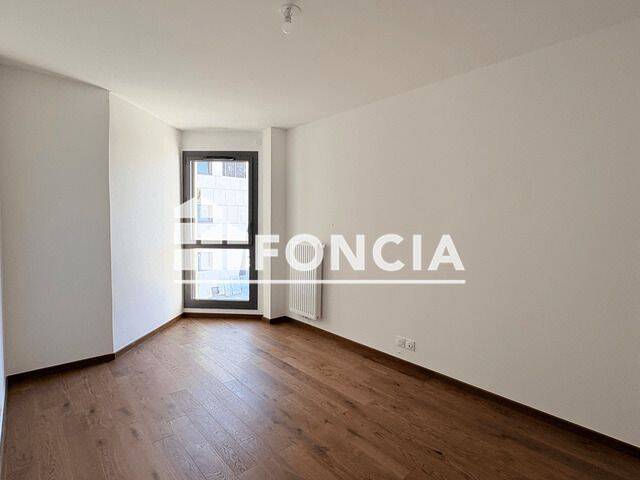 Appartement 3 pièces 74 m² · à Évian-les-Bains · 73,5 m² · 1 350 €
