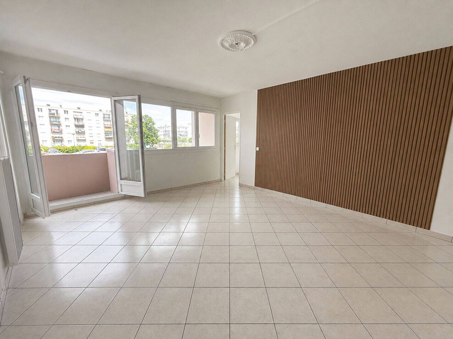 Appartement 5 pièces 98 m² · à Bihorel · 98 m² · 81 800 €