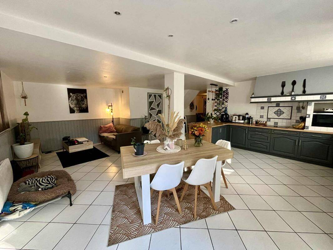 Maison 5 pièces 130 m² · à Château-l'Évêque · 130 m² · 190 000 €