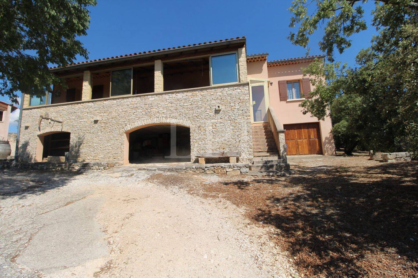 Maison 5 pièces 177 m² · à Saint-Saturnin-lès-Apt · 177 m² · 758 000 €