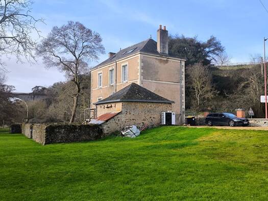 Maison à vendre 234 000 € 6 pièces 3 chambres 110 m² 1 251 m² de terrain Juigné-sur-Sarthe 72300