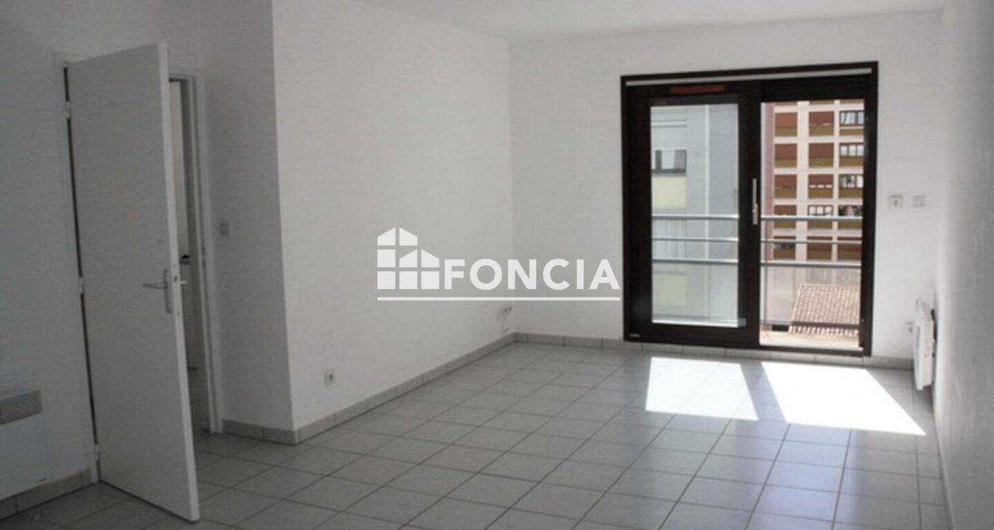 Appartement 3 pièces 65 m² · à Saint-Étienne · 65,1 m² · 650 €
