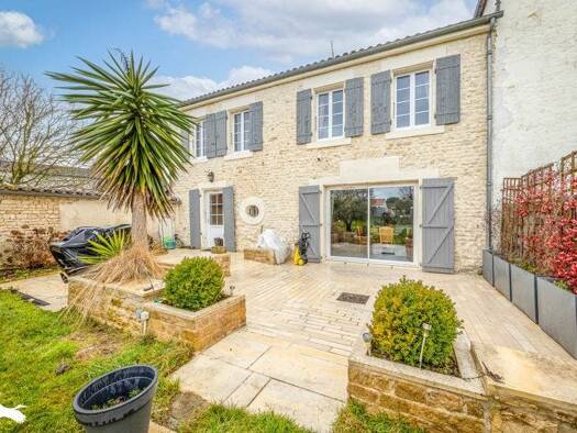 Maison à vendre 314 160 € 4 pièces 2 chambres 165 m² 1 110 m² de terrain Saint-Christophe 17220