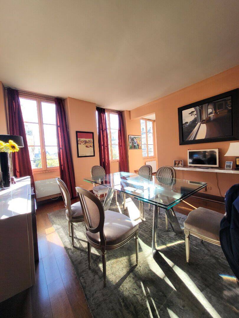 Appartement 5 pièces 105 m² · à Paris 1er Arrondissement · 105 m² · 1 320 000 €