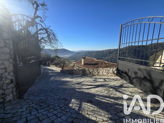 Maison à vendre 679 000 € 6 pièces 3 chambres 125 m² 3 030 m² de terrain Drap 06340