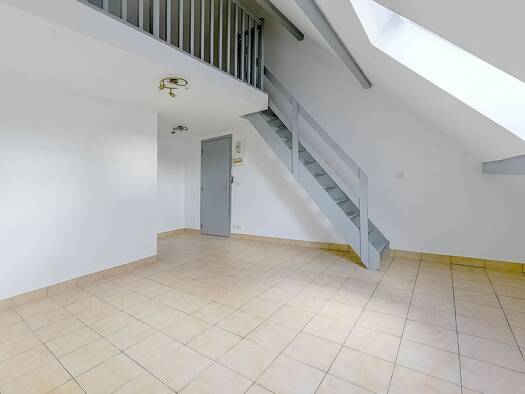 Appartement à louer 790 € 2 pièces 1 chambre 33 m² Étage 2/2 Ouest Chambly 60230