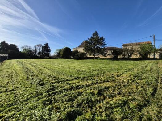 Terrain constructible à vendre 110 000 € 2 079 m² de terrain Ambérac 16140