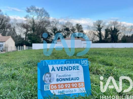 Terrain constructible à vendre 69 000 € 741 m² de terrain Le Chay 17600