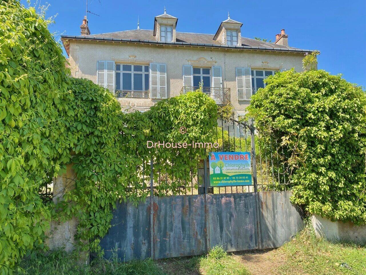 Maison 6 pièces 223 m² · à Sainte-Colombe · 223 m² · 200 000 €