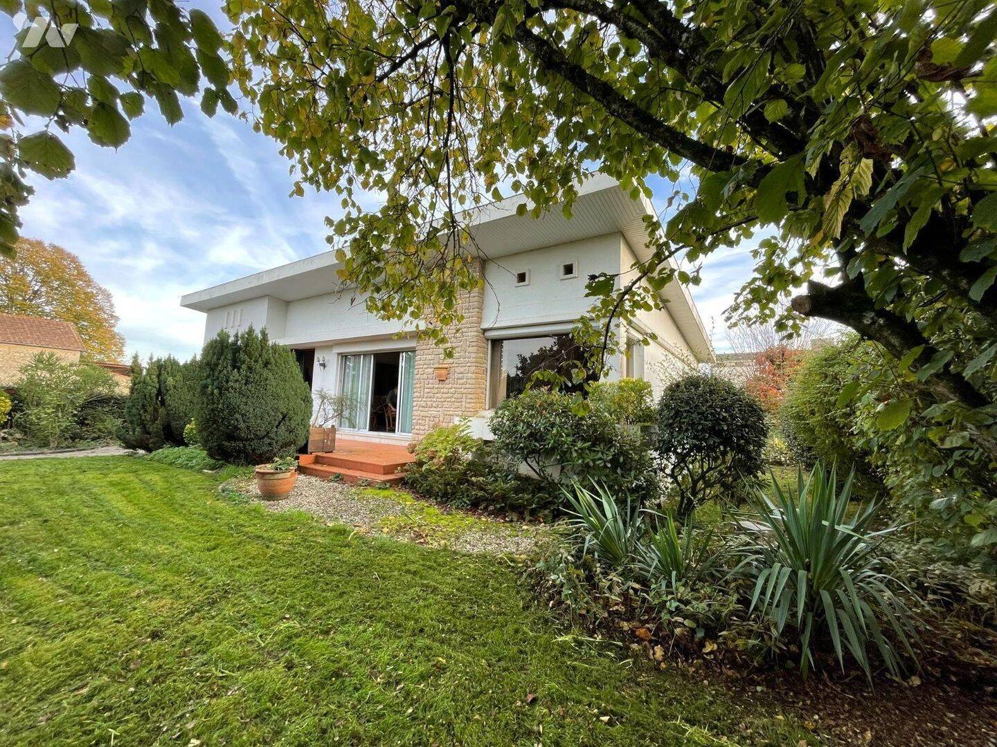 Maison 10 pièces 134 m² · à Sauze Vaussais · 134 m² · 147 300 €