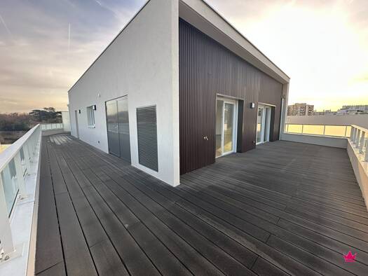 Appartement à vendre 650 000 € 4 pièces 3 chambres 123 m² Étage 2/2 Centre Champagne-au-Mont-d'Or 69410