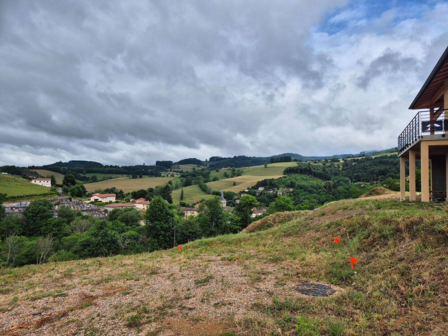 Terrain de 810 m² à Lamure-sur-Azergues - photo 2