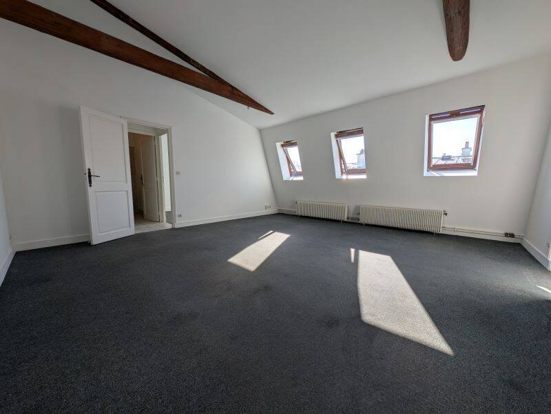 Appartement 3 pièces 63 m² · à Paris 10ème Arrondissement · 63,3 m² · 1 583 €