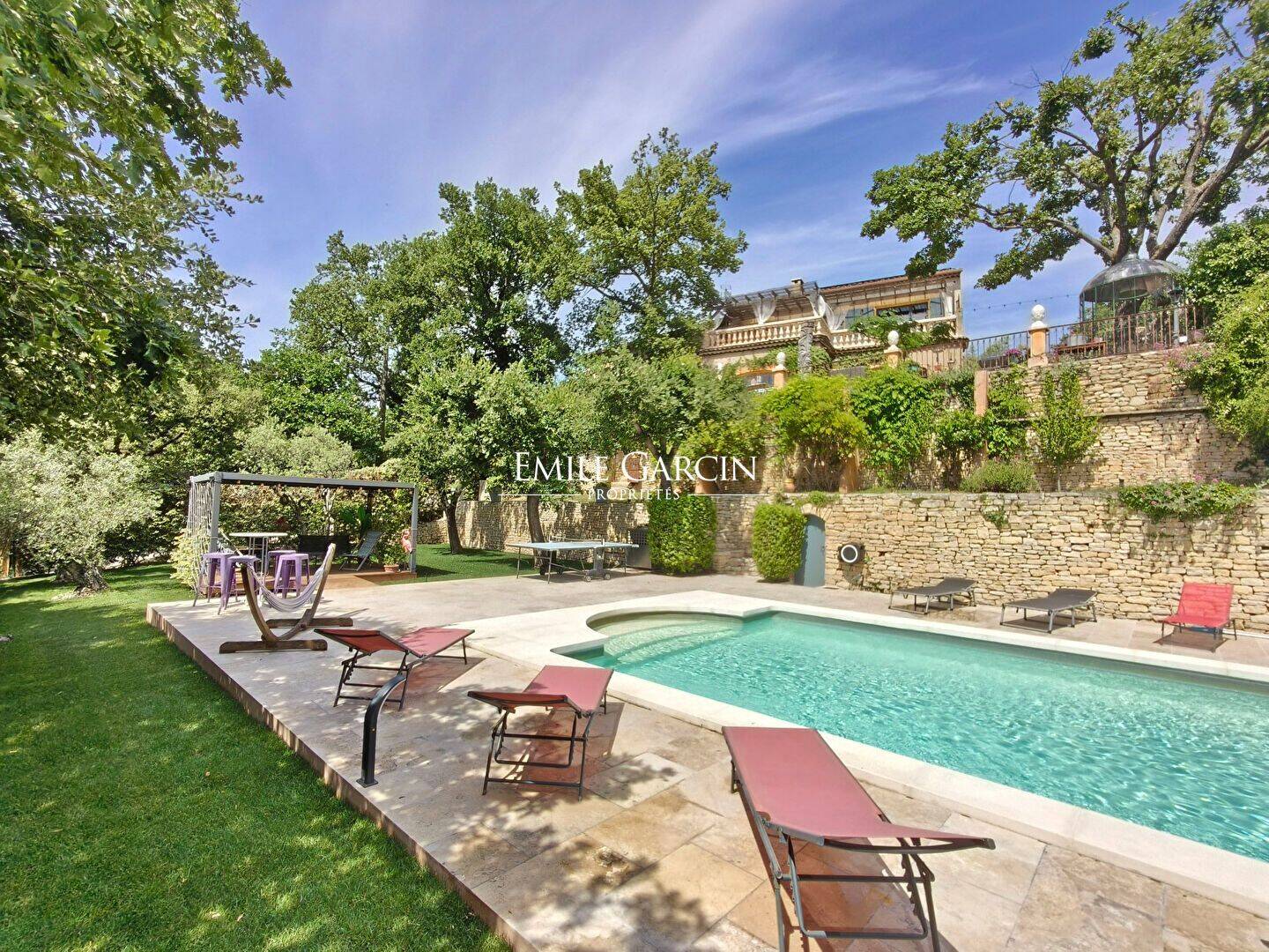 Maison 8 pièces 240 m² · à Robion · 240 m² · 1 350 000 €