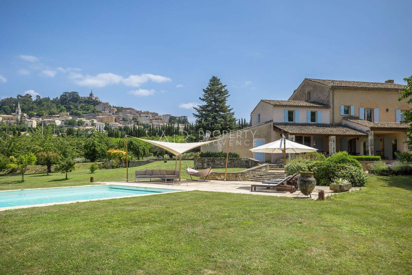 Maison 10 pièces 358 m² · à Bonnieux · 358 m² · 2 350 000 €
