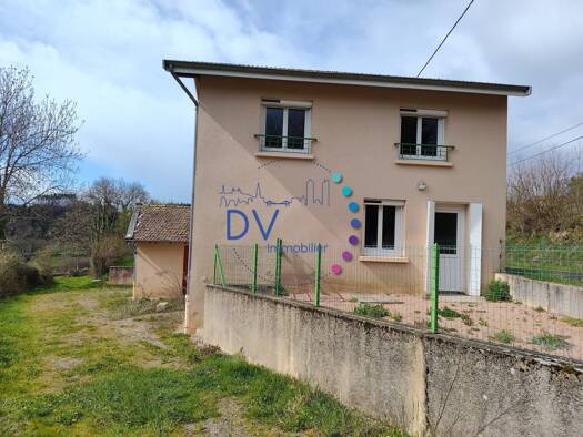 Maison à vendre 120 000 € 4 pièces 2 chambres 70,3 m² 1 078 m² de terrain Chauffailles 71170